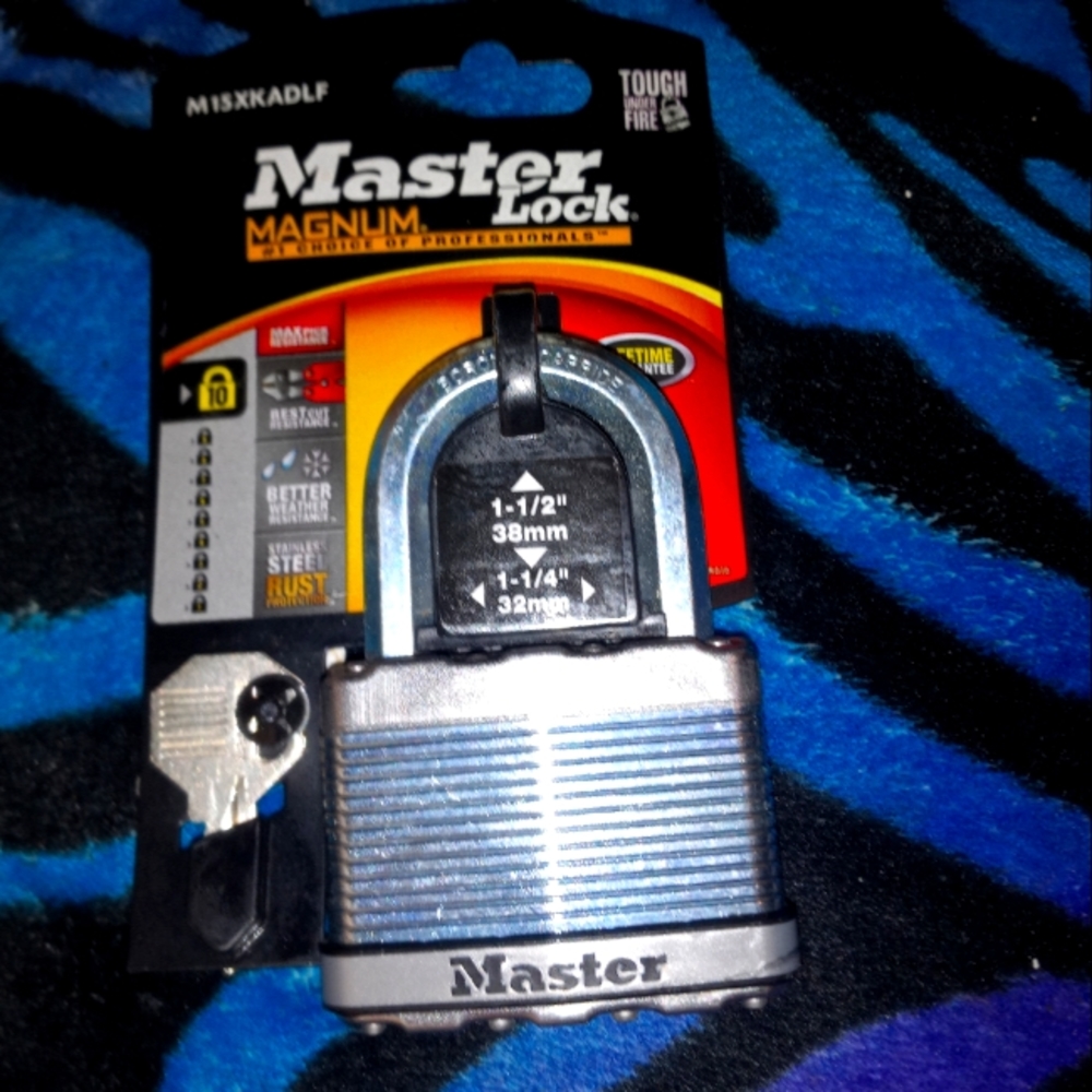 Brand New MASTER LOCK M15XKADLF MAGNUM 1-1/2'' 38mm PADLOCK 1-1/4'' 32mm
